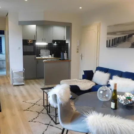 Lakeside Escape A 50m Du Daire *